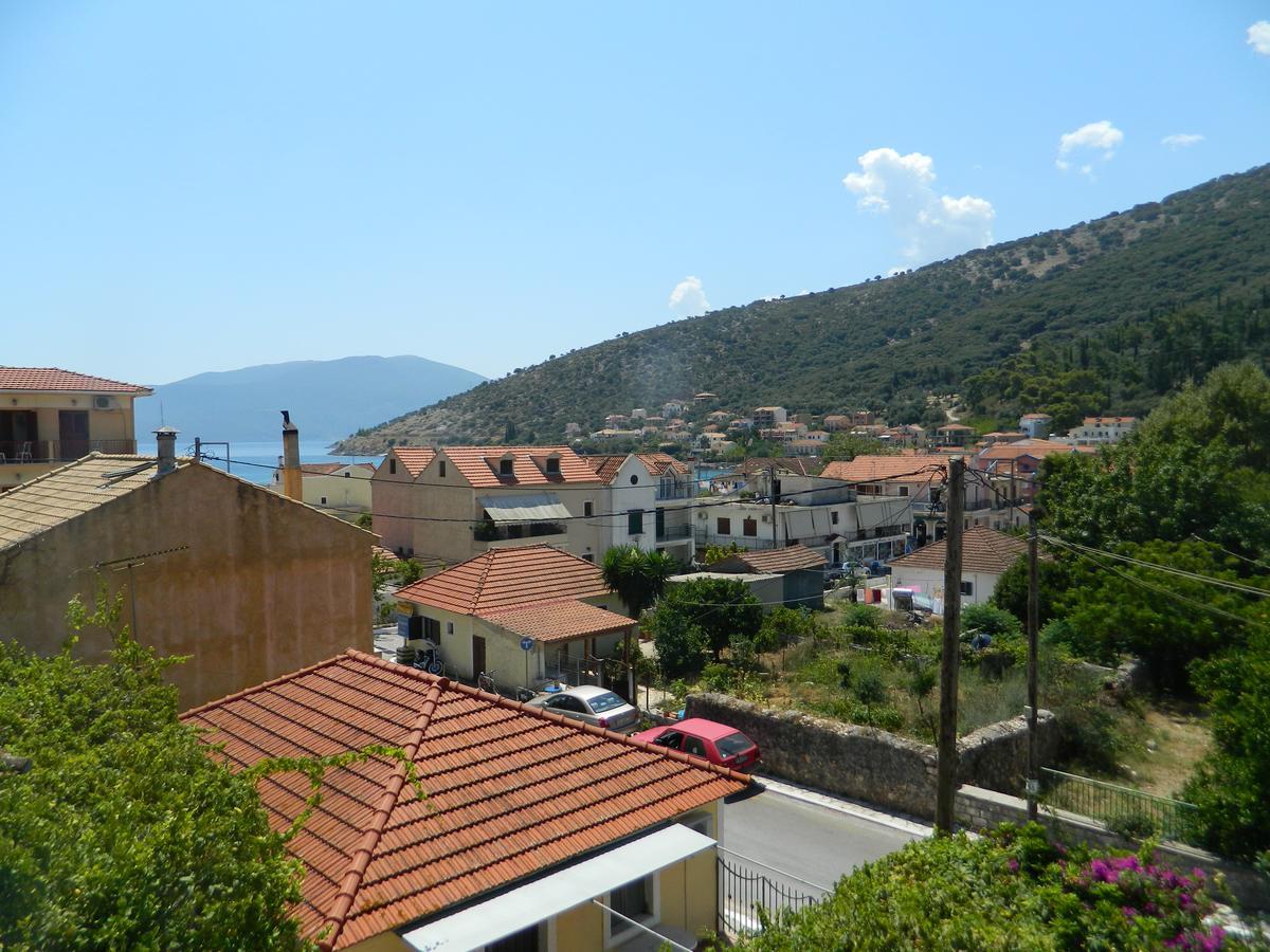 Logara'S Apartments Agia Efimia Extérieur photo