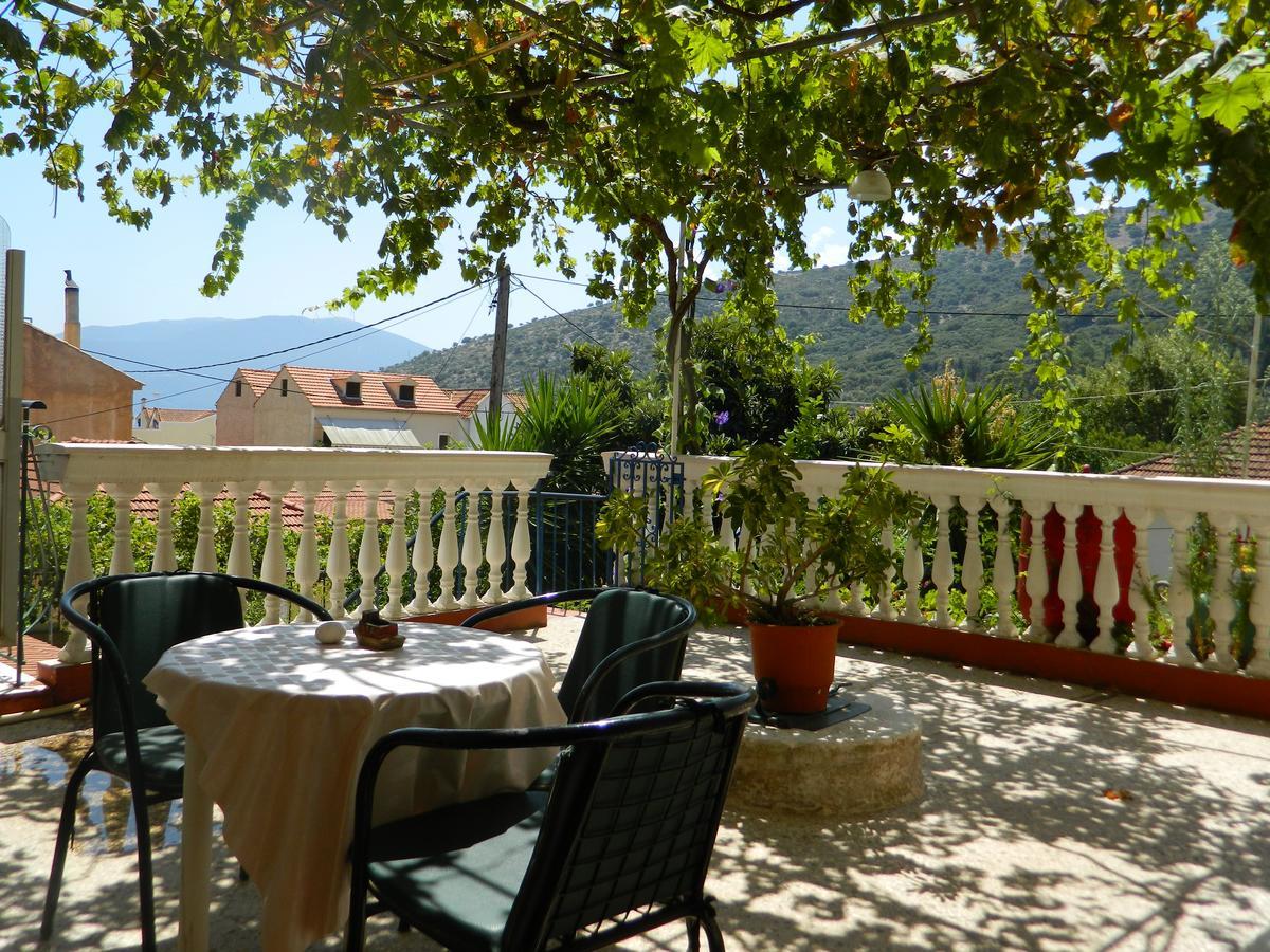 Logara'S Apartments Agia Efimia Extérieur photo