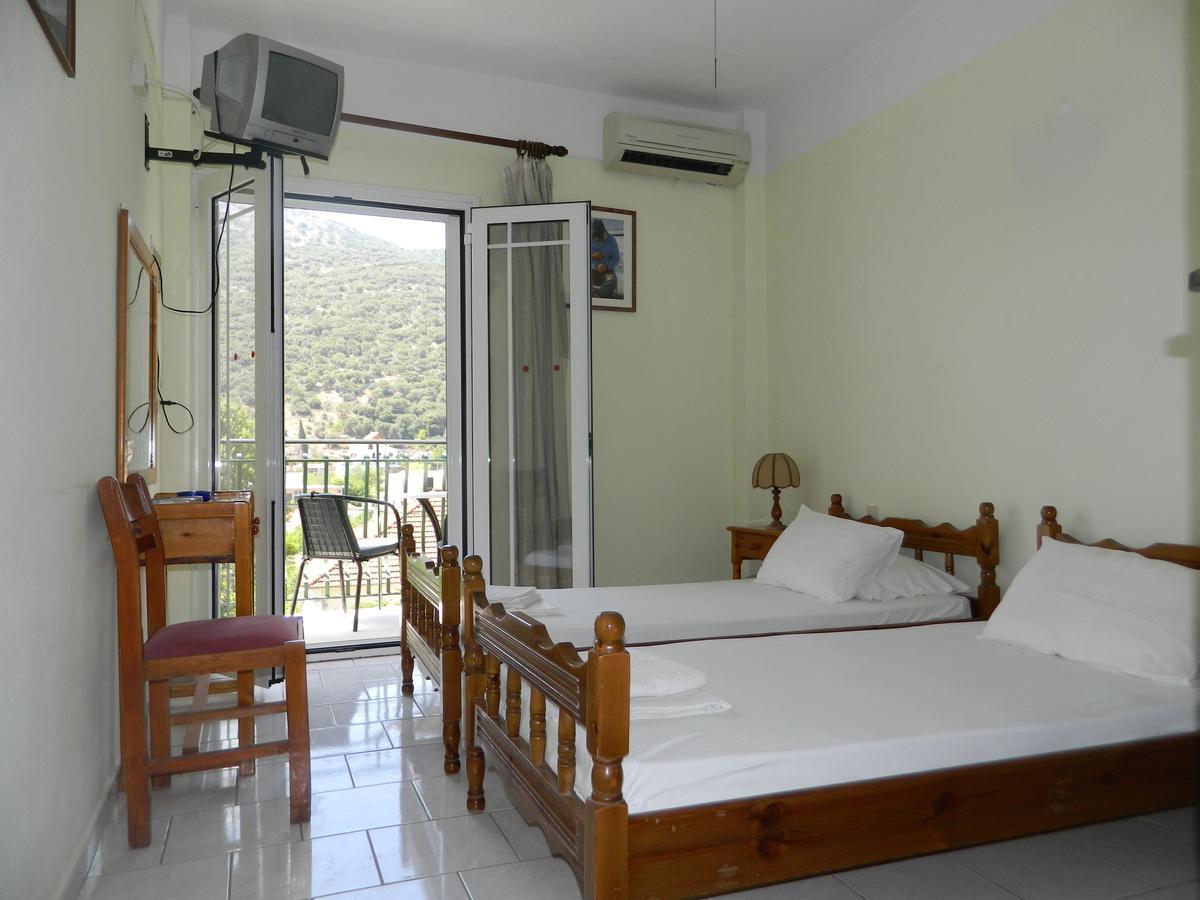 Logara'S Apartments Agia Efimia Extérieur photo