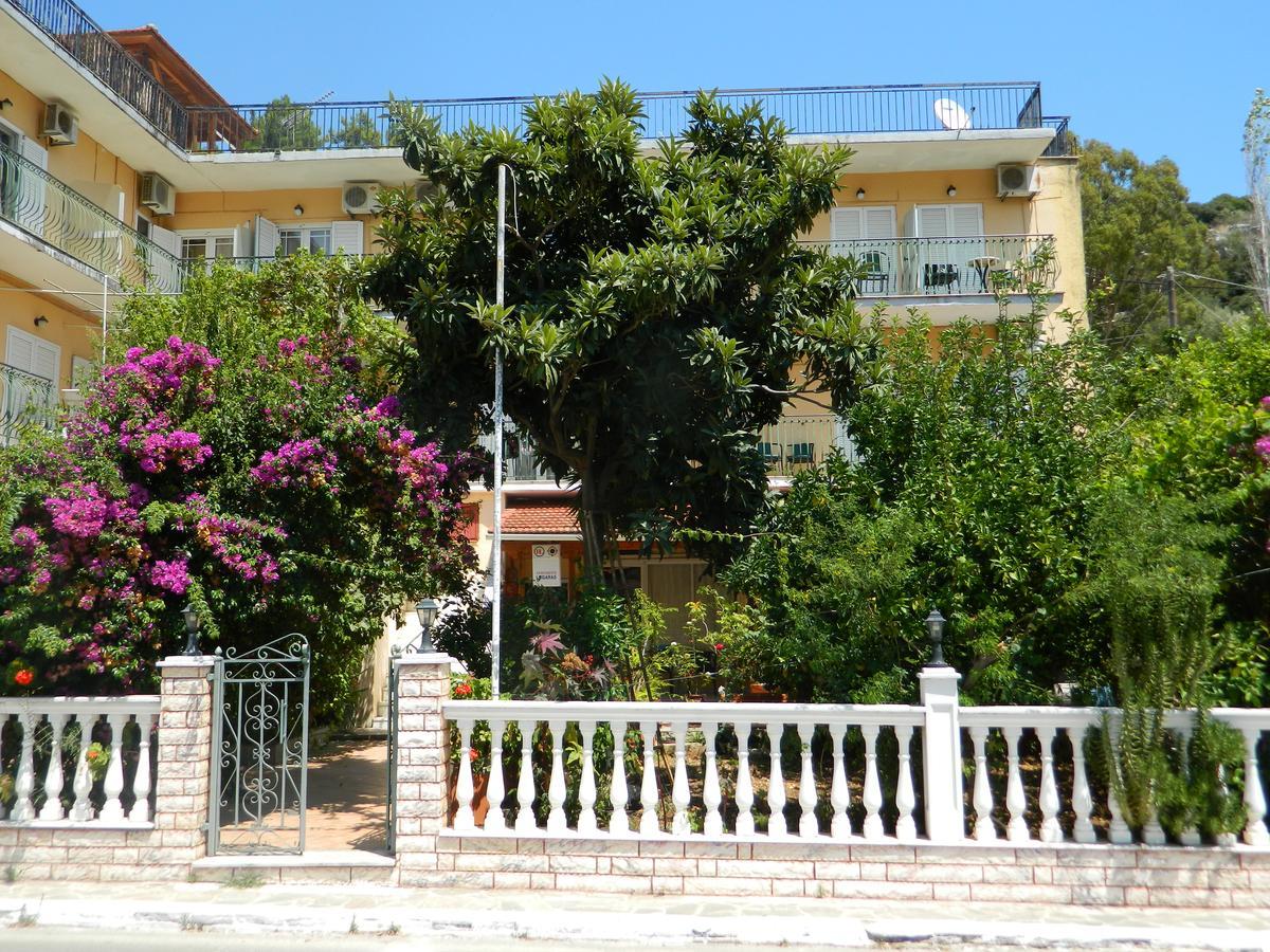 Logara'S Apartments Agia Efimia Extérieur photo