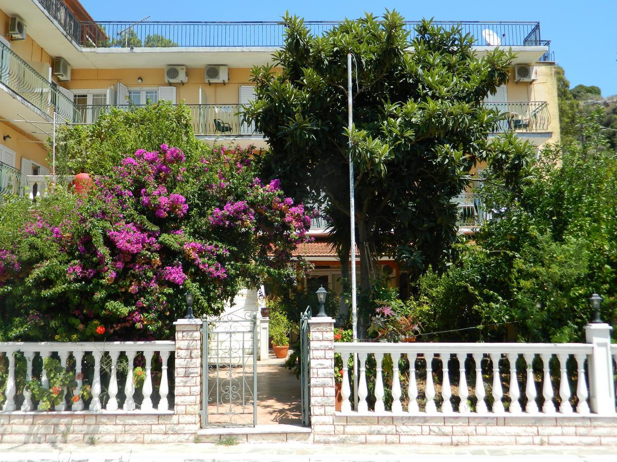 Logara'S Apartments Agia Efimia Extérieur photo
